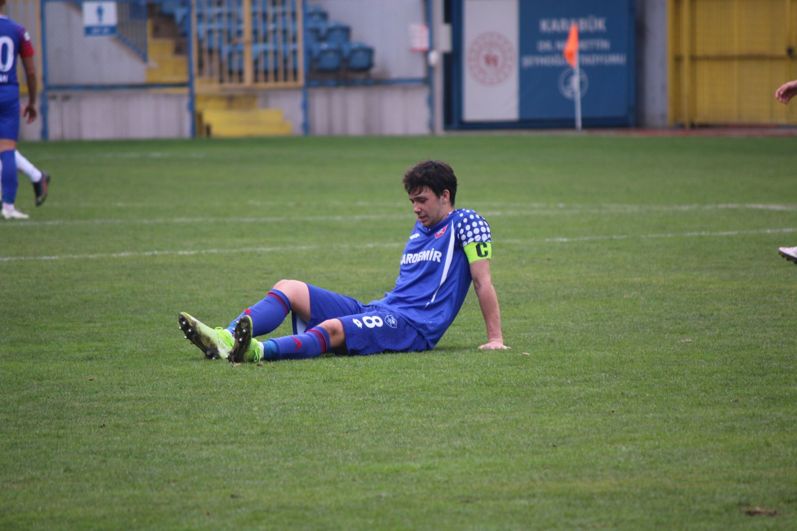 Karabükspor, amatör lige düştü, başkanı helva dağıttı